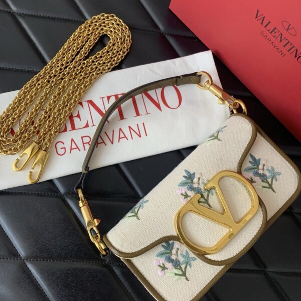sy_no_3F309150F3D4A1FD9FD48F4903F07522_5 Valentino Garavani Loco Small Handbag – Spring/Summer 2026