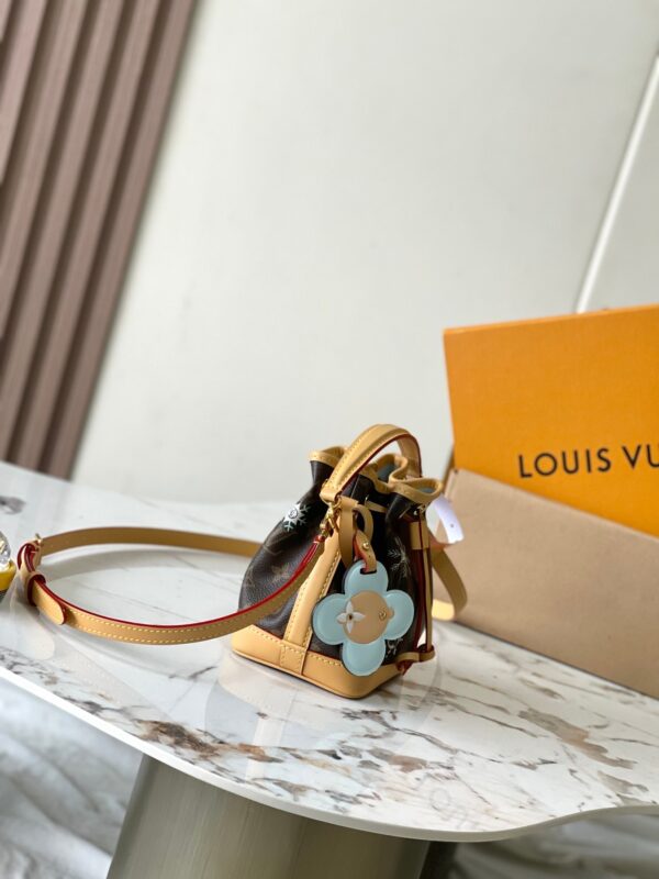 sy_no_3FADD6656DCB0A8D729902008FECD7D9_1 Nano Noé Mini Handbag