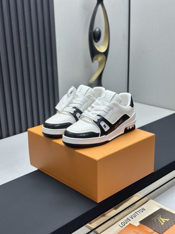 sy_no_408E809AD466D4F5180ABA6DD8D93F09_0 Black & White Panda Low-Top Retro Sneakers