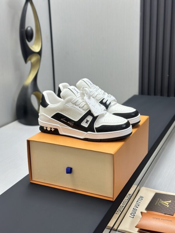 sy_no_408E809AD466D4F5180ABA6DD8D93F09_1 Black & White Panda Low-Top Retro Sneakers