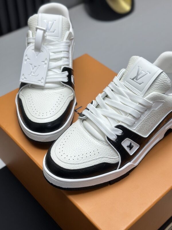 sy_no_408E809AD466D4F5180ABA6DD8D93F09_4 Black & White Panda Low-Top Retro Sneakers
