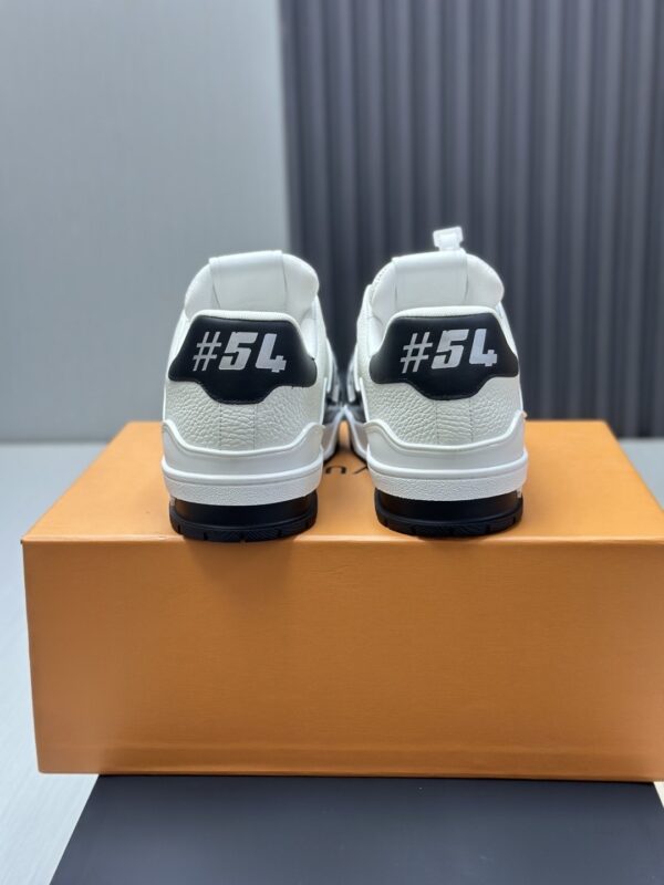 sy_no_408E809AD466D4F5180ABA6DD8D93F09_6 Black & White Panda Low-Top Retro Sneakers