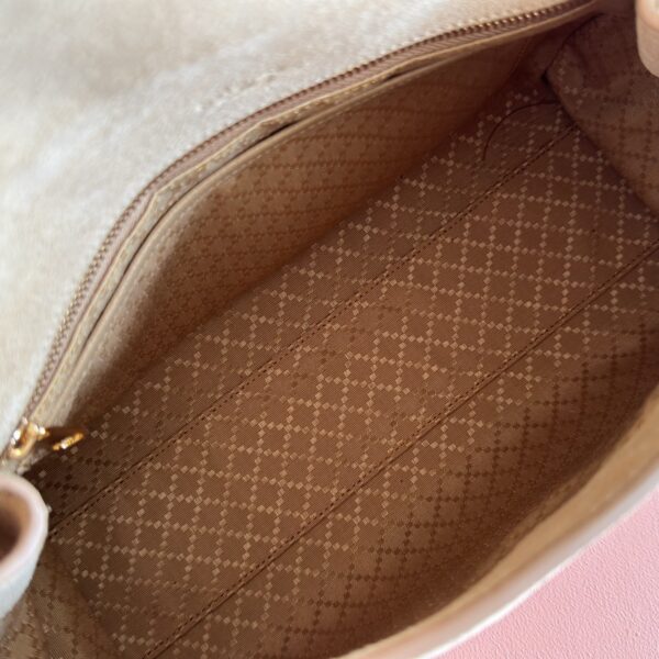 sy_no_40B40DAD48BD98FBC4C1CA2ED9DFF174_8 Generation Horsebit Top-Handle Suede Bag