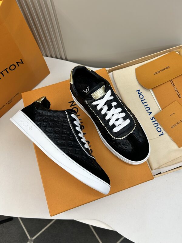 sy_no_40D5B49168FC0390CA611C00AFEA2466_2 Black & Light Grey Embossed Suede Derby Sneakers