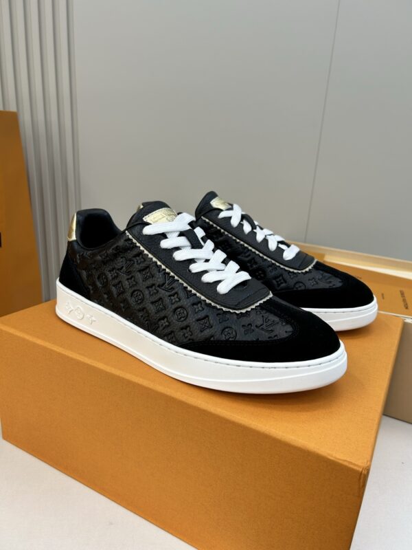 sy_no_40D5B49168FC0390CA611C00AFEA2466_3 Black & Light Grey Embossed Suede Derby Sneakers