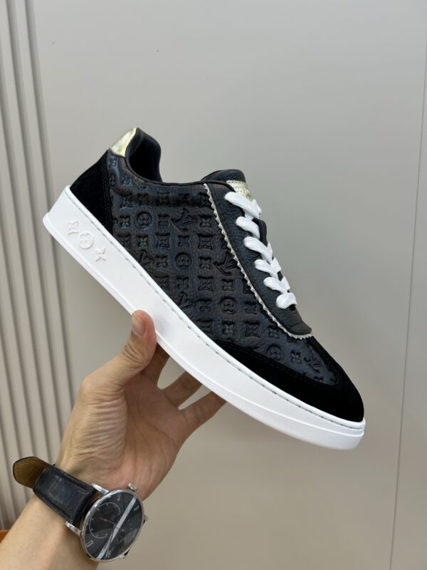sy_no_40D5B49168FC0390CA611C00AFEA2466_4 Black & Light Grey Embossed Suede Derby Sneakers