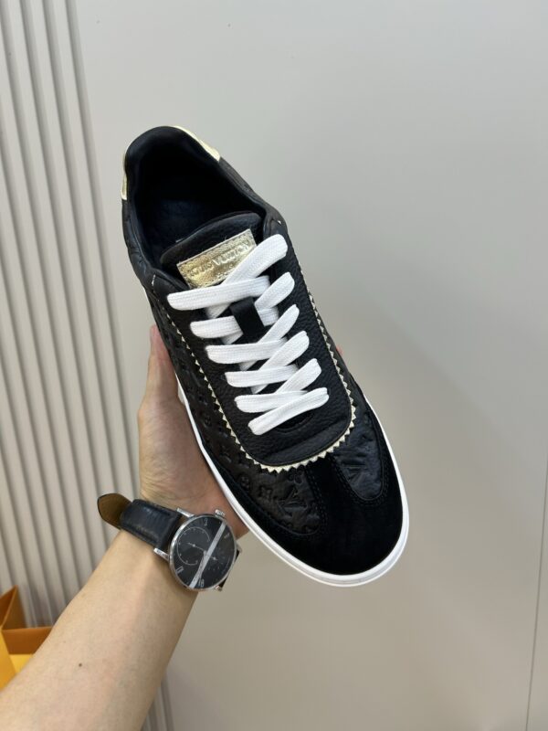 sy_no_40D5B49168FC0390CA611C00AFEA2466_5 Black & Light Grey Embossed Suede Derby Sneakers
