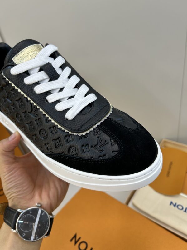sy_no_40D5B49168FC0390CA611C00AFEA2466_6 Black & Light Grey Embossed Suede Derby Sneakers