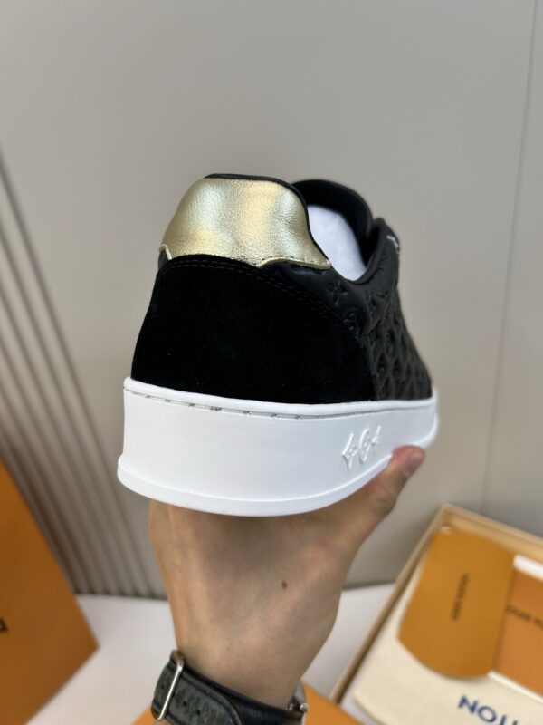 sy_no_40D5B49168FC0390CA611C00AFEA2466_7 Black & Light Grey Embossed Suede Derby Sneakers
