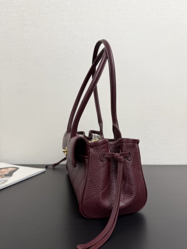 sy_no_41D7E19B8F3EBB4CB6FBCE10B0FE20DF_1 Chanel Caviar Leather Baguette/Bowling Style Shoulder & Handbag