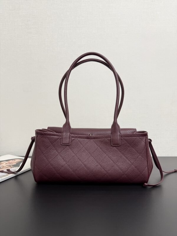 sy_no_41D7E19B8F3EBB4CB6FBCE10B0FE20DF_3 Chanel Caviar Leather Baguette/Bowling Style Shoulder & Handbag
