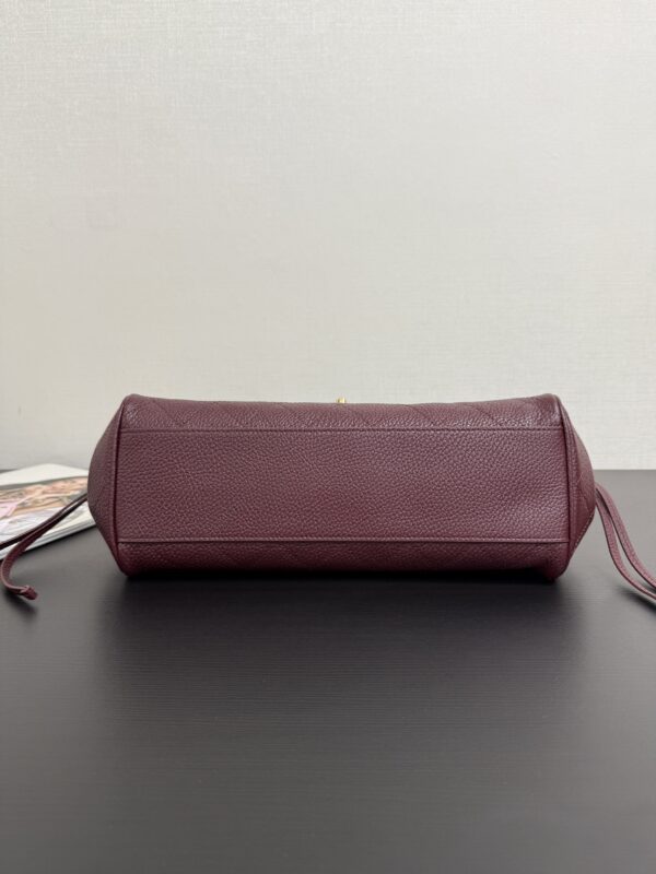 sy_no_41D7E19B8F3EBB4CB6FBCE10B0FE20DF_4 Chanel Caviar Leather Baguette/Bowling Style Shoulder & Handbag