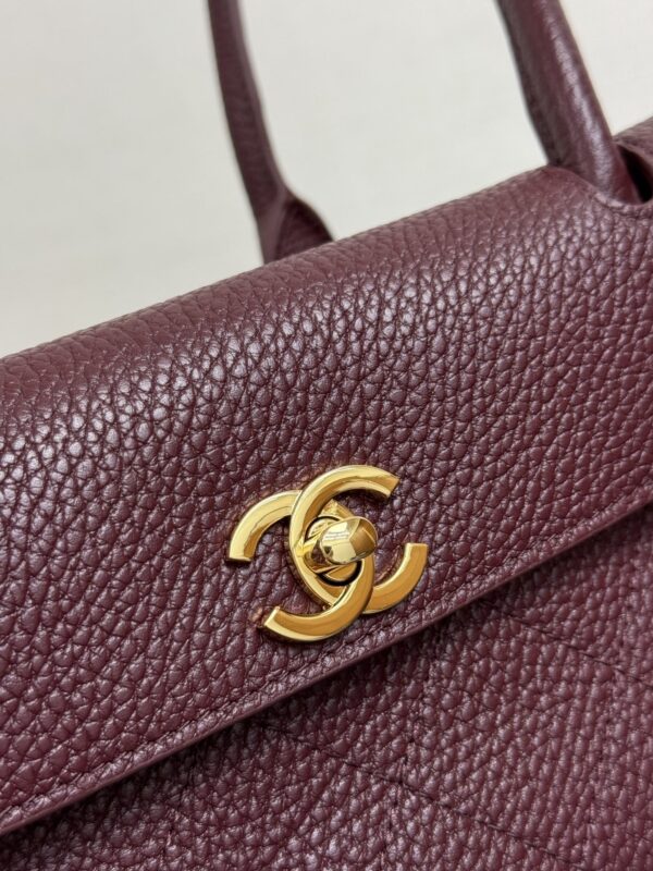 sy_no_41D7E19B8F3EBB4CB6FBCE10B0FE20DF_5 Chanel Caviar Leather Baguette/Bowling Style Shoulder & Handbag