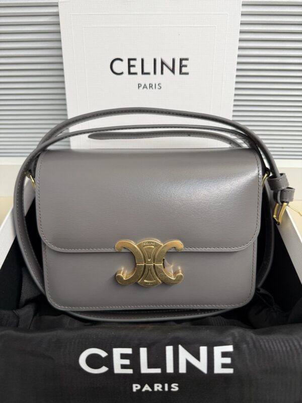 sy_no_434CF0512000E489F2B85447D3A911D3_0 CELINE Teen Triomphe Calfskin Bag