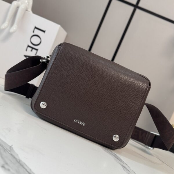 sy_no_43DFDA6EA88B4415AD86CCCAD37CE058_0 LOEWE Pebble Messenger Bag Medium – Soft Grained Calfskin