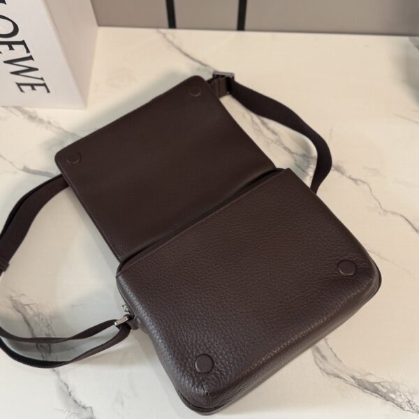 sy_no_43DFDA6EA88B4415AD86CCCAD37CE058_5 LOEWE Pebble Messenger Bag Medium – Soft Grained Calfskin