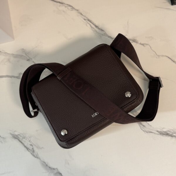 sy_no_43DFDA6EA88B4415AD86CCCAD37CE058_6 LOEWE Pebble Messenger Bag Medium – Soft Grained Calfskin