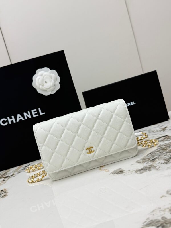 sy_no_4545C1976395A5CE0B632B344EEEE112_0 White Quilted Textured Calfskin WOC Chain Wallet