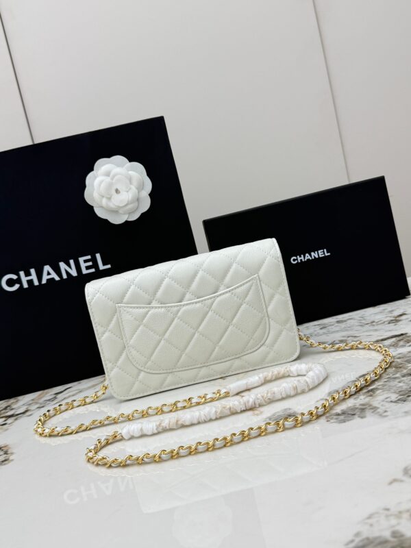 sy_no_4545C1976395A5CE0B632B344EEEE112_2 White Quilted Textured Calfskin WOC Chain Wallet