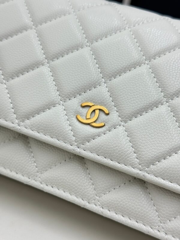 sy_no_4545C1976395A5CE0B632B344EEEE112_4 White Quilted Textured Calfskin WOC Chain Wallet