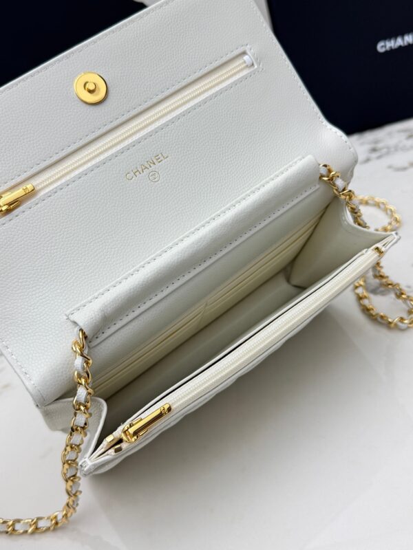 sy_no_4545C1976395A5CE0B632B344EEEE112_5 White Quilted Textured Calfskin WOC Chain Wallet