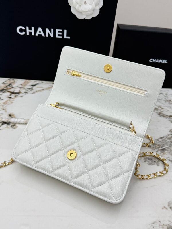 sy_no_4545C1976395A5CE0B632B344EEEE112_6 White Quilted Textured Calfskin WOC Chain Wallet