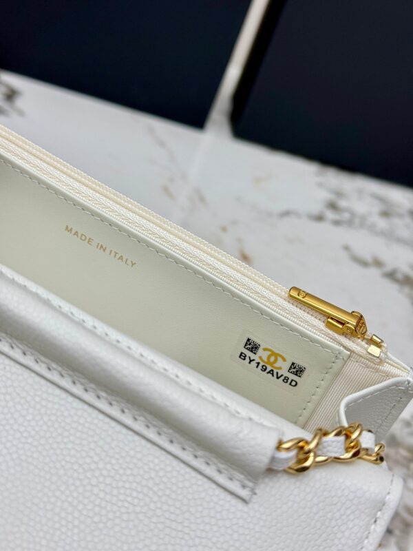 sy_no_4545C1976395A5CE0B632B344EEEE112_7 White Quilted Textured Calfskin WOC Chain Wallet
