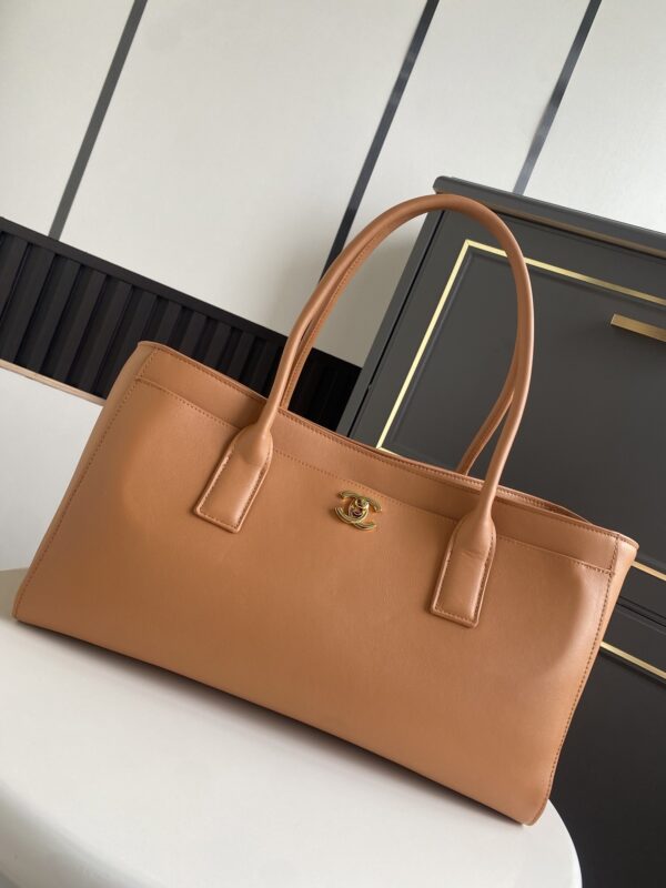 Chanel Cerf Tote – A classic Spring/Summer collection handbag suitable for hand or shoulder carry