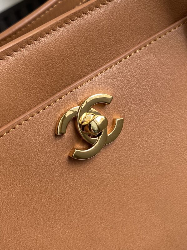 Chanel Cerf Tote – A classic Spring/Summer collection handbag suitable for hand or shoulder carry