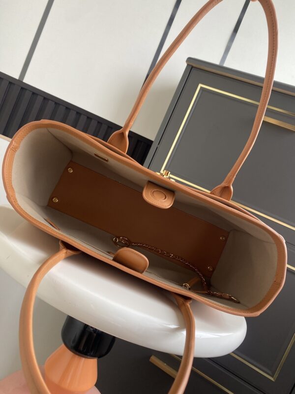 Chanel Cerf Tote – A classic Spring/Summer collection handbag suitable for hand or shoulder carry