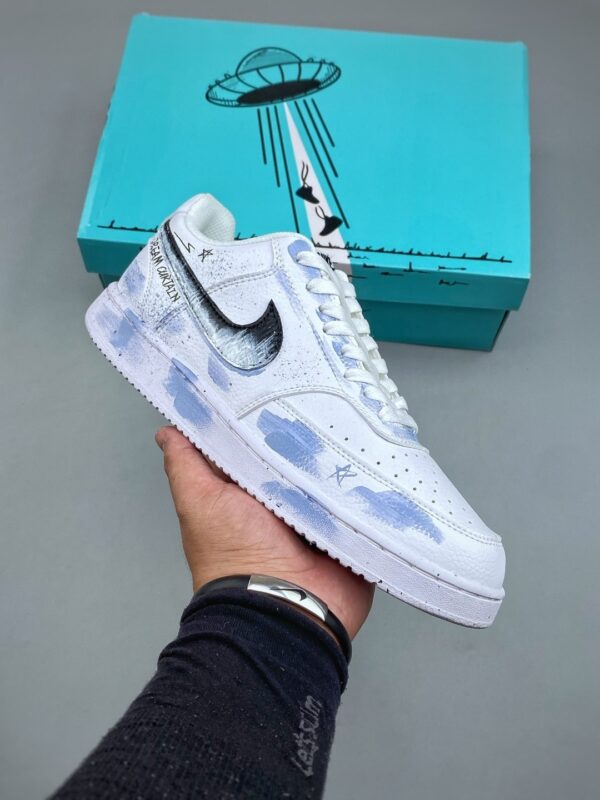 sy_no_465F5ADB236BF314FFCF57B16A801FEE_0 DREAM CURTAIN / UFO Custom Hand-Painted Low-Top Sneakers