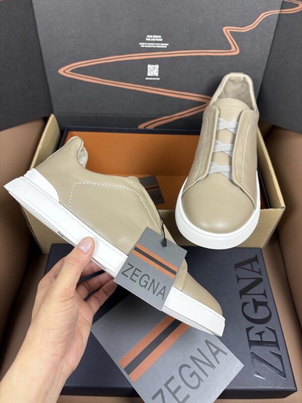 sy_no_4712689B40584CEE87C6C59CE905F8D3_0 Beige & Khaki Smooth Leather Slip-On Sneakers