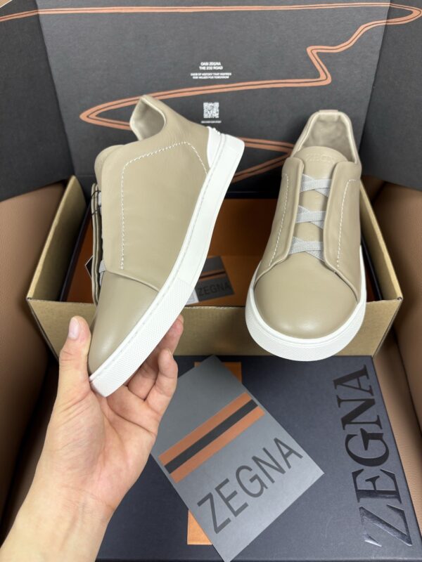 sy_no_4712689B40584CEE87C6C59CE905F8D3_1 Beige & Khaki Smooth Leather Slip-On Sneakers
