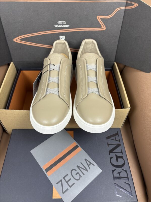 sy_no_4712689B40584CEE87C6C59CE905F8D3_2 Beige & Khaki Smooth Leather Slip-On Sneakers