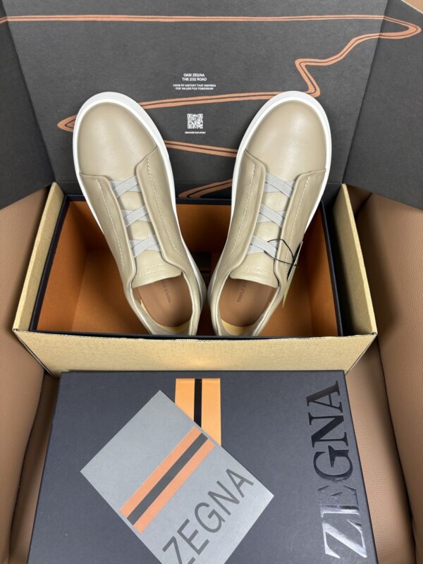 sy_no_4712689B40584CEE87C6C59CE905F8D3_6 Beige & Khaki Smooth Leather Slip-On Sneakers