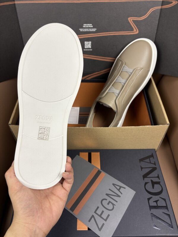 sy_no_4712689B40584CEE87C6C59CE905F8D3_7 Beige & Khaki Smooth Leather Slip-On Sneakers