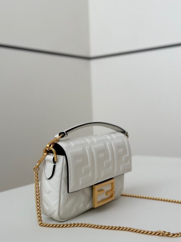 sy_no_475CEB43286112524772B142A75630E8_1 Fendi Flap Crossbody & Top Handle Bag