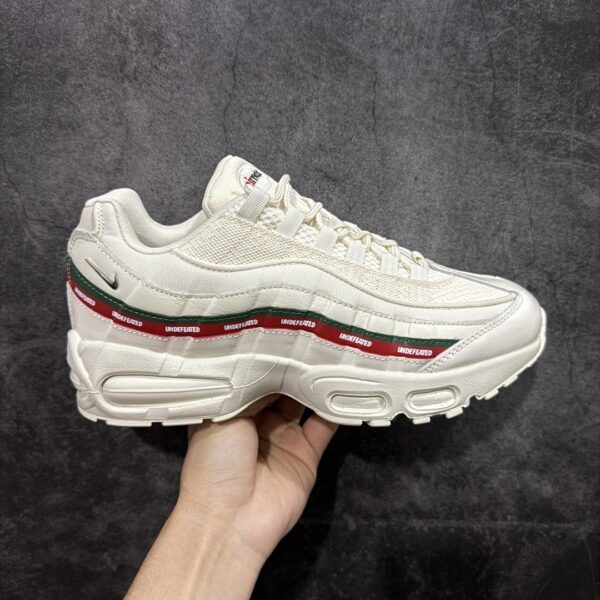 sy_no_47B6997B6A913195BB2FB028F0182B6E_0 Sail / White Air-Cushioned Retro Running Sneakers