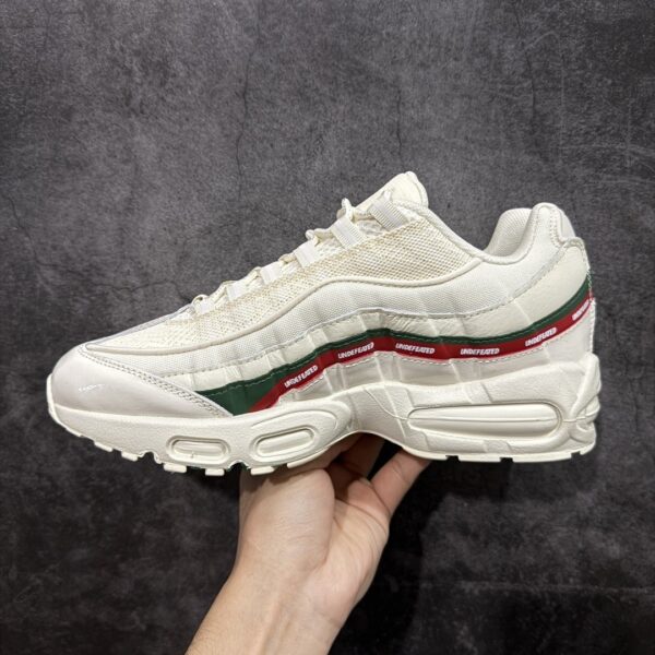sy_no_47B6997B6A913195BB2FB028F0182B6E_1 Sail / White Air-Cushioned Retro Running Sneakers