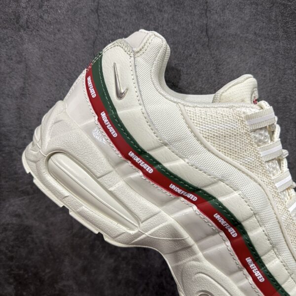sy_no_47B6997B6A913195BB2FB028F0182B6E_6 Sail / White Air-Cushioned Retro Running Sneakers