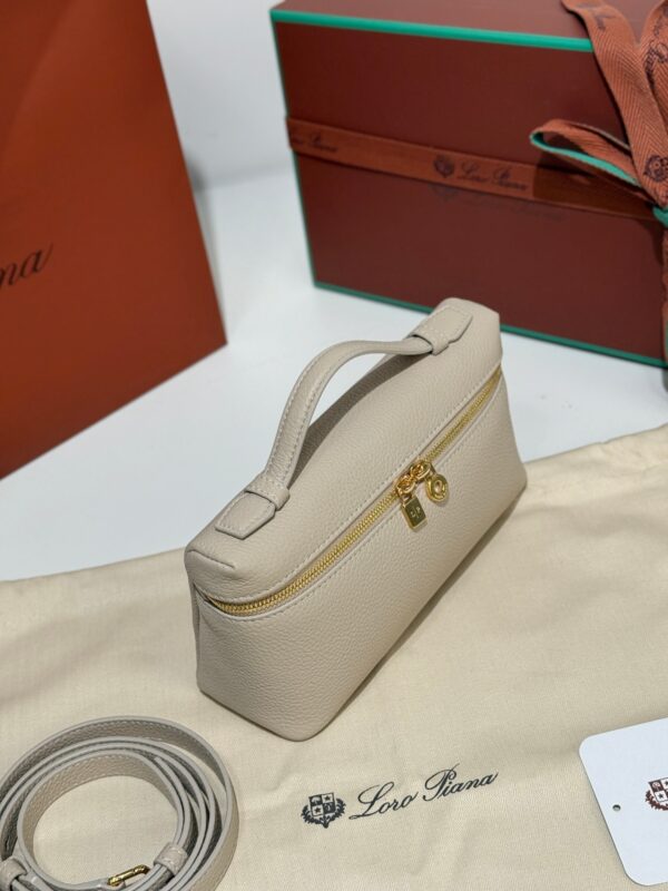 sy_no_4888EF751F713E3B590073F2816AF61C_2 Loro Piana Extra Pocket L19 Bag