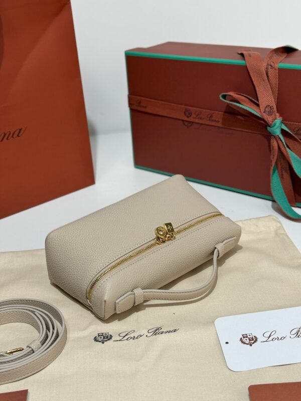 sy_no_4888EF751F713E3B590073F2816AF61C_4 Loro Piana Extra Pocket L19 Bag