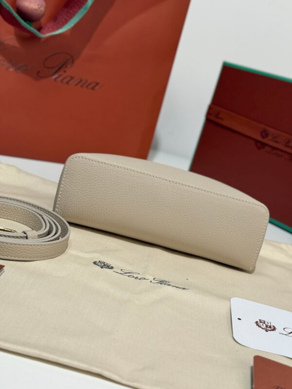 sy_no_4888EF751F713E3B590073F2816AF61C_5 Loro Piana Extra Pocket L19 Bag