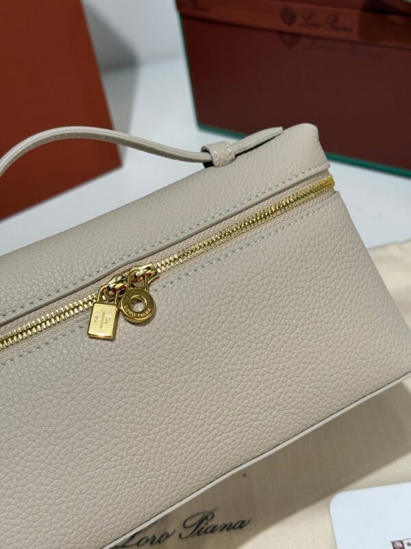 sy_no_4888EF751F713E3B590073F2816AF61C_6 Loro Piana Extra Pocket L19 Bag