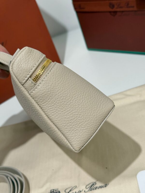 sy_no_4888EF751F713E3B590073F2816AF61C_7 Loro Piana Extra Pocket L19 Bag