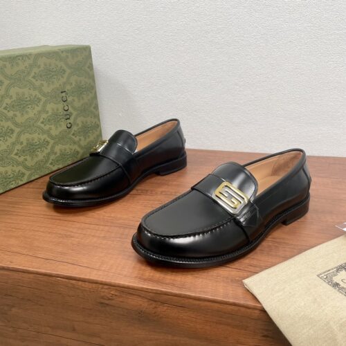 sy_no_489FD4112DFA11011BA16252B2A467E9_0 Gucci Leather Loafer with Geometric G Buckle in Black