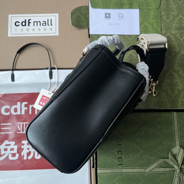 sy_no_498DF85867A4312A6E27C09F484E7C78_3 Gucci Matelassé Leather Shoulder Bag UM8HG 1046 – Black Embossed Leather