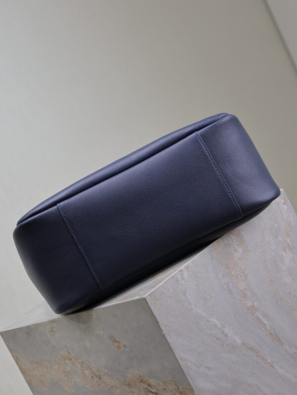 sy_no_4A5C7774E493D4BE77525DF6C7B2A95A_8 YSL Le 5 À 7 Large Hobo Bag – Blue