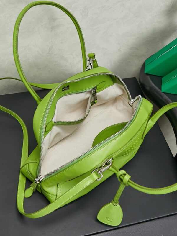 Miu Miu Vivant Medium Lambskin Crossbody/Shoulder/Handbag