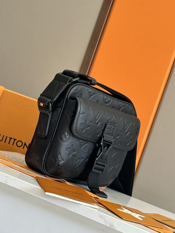 sy_no_4ACF97D19192771803821361045110E4_1 Getaway Messenger Bag